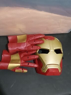 Mattel Iron Man Red and Gold Mask with Gauntlets